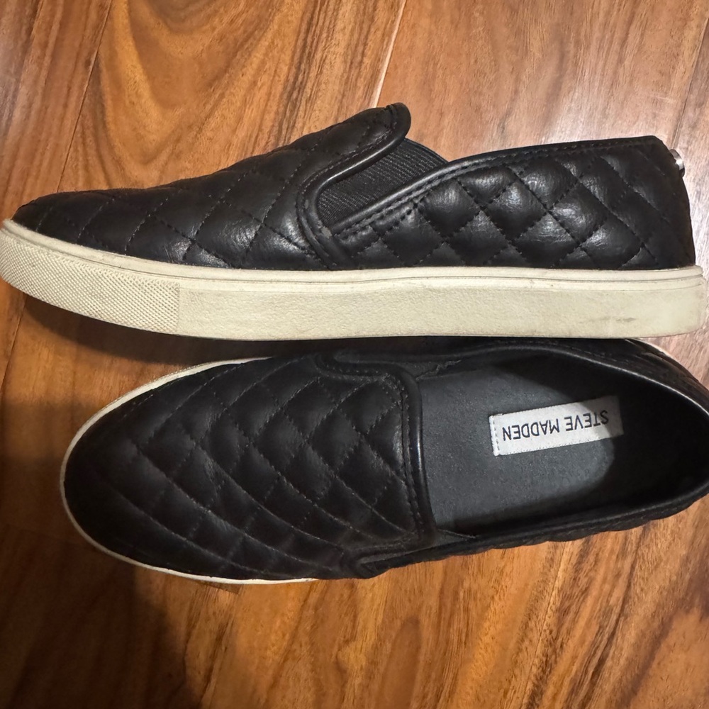 Steve Madden slide in shoes in black quilt